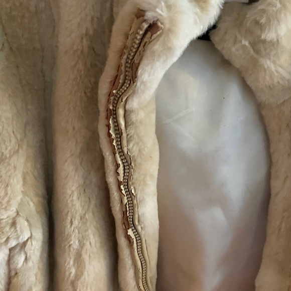 Luxurious Tan Teddy Jacket - Picture 4 of 6